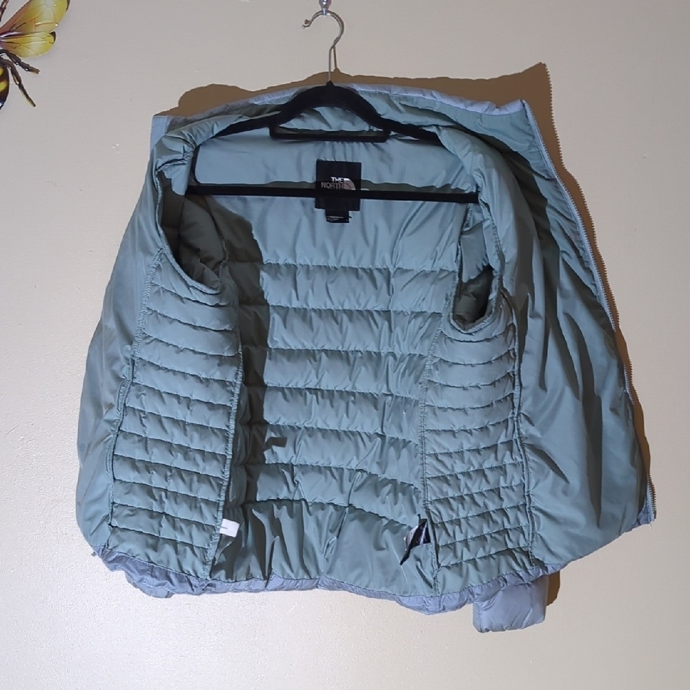 The North Face Women's Light Gray Puffer Jacket - Picture 3 of 16